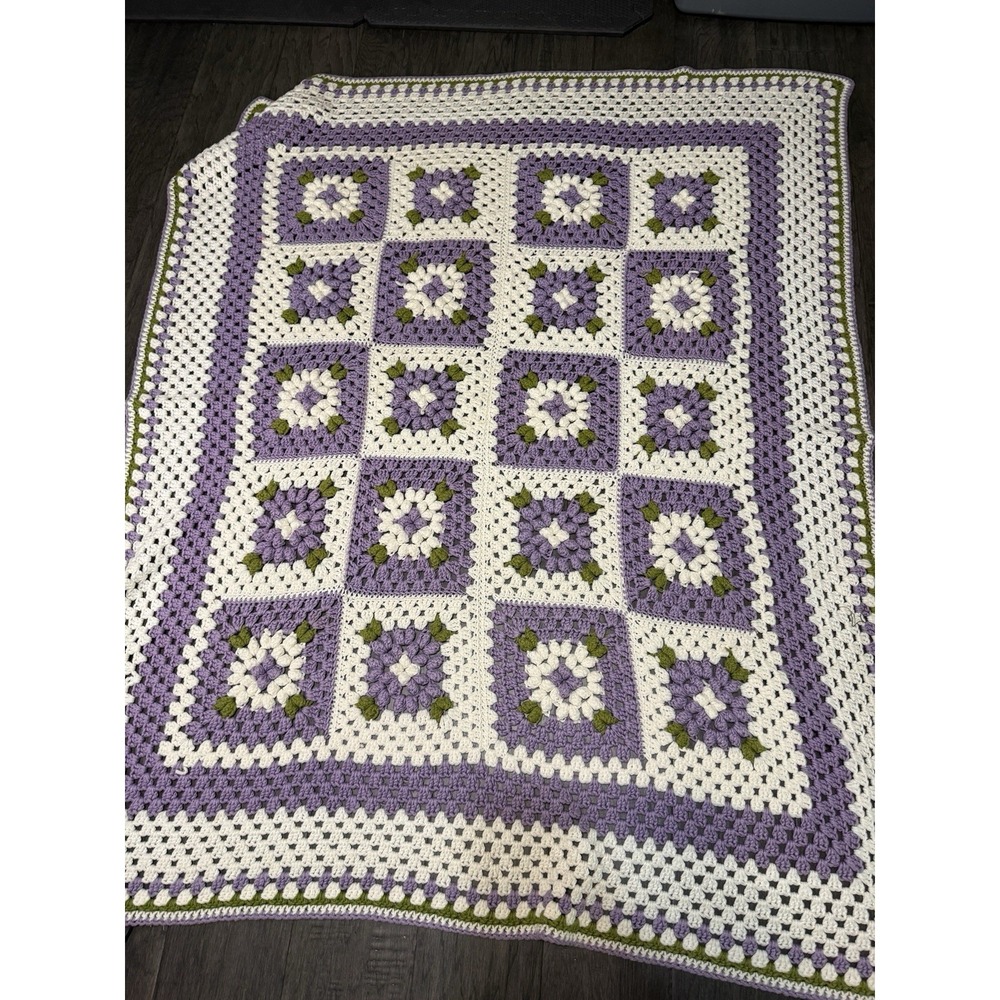 Vintage Crocheted Daisy‎ Granny Square Blanket Purple White